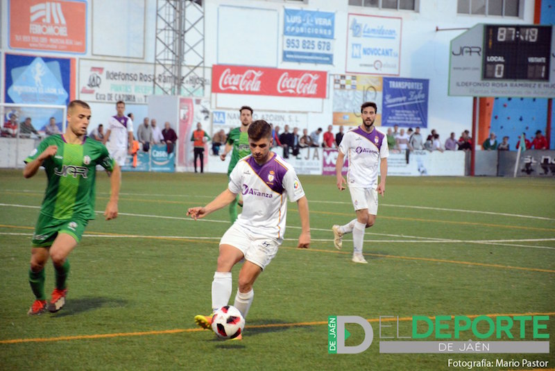 Pablo Siles durante un partido con el At. Mancha Real 