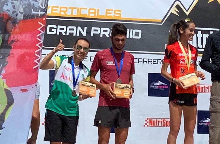 La atleta de Castillo de Locubín, Silvia Lara, subcampeona de España Silvia Lara vuelve al podio en la prueba del kilómetro vertical.