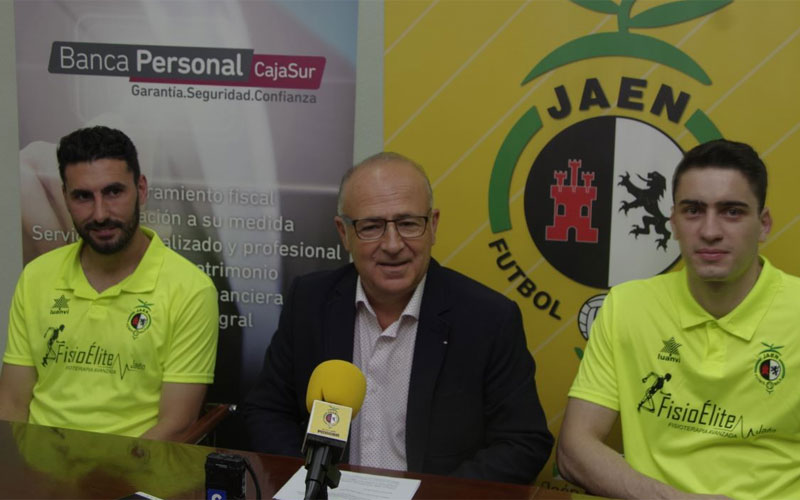 Chano y Gozi junto al presidente del Jaén FS