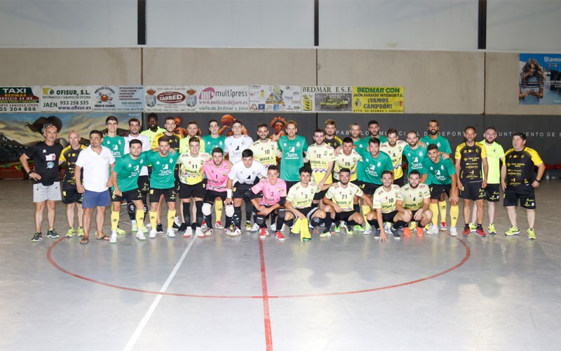 Bedmar disfruta de la visita del Jaén FS Jugadores del Jaén FS y de la selección de Bedmar