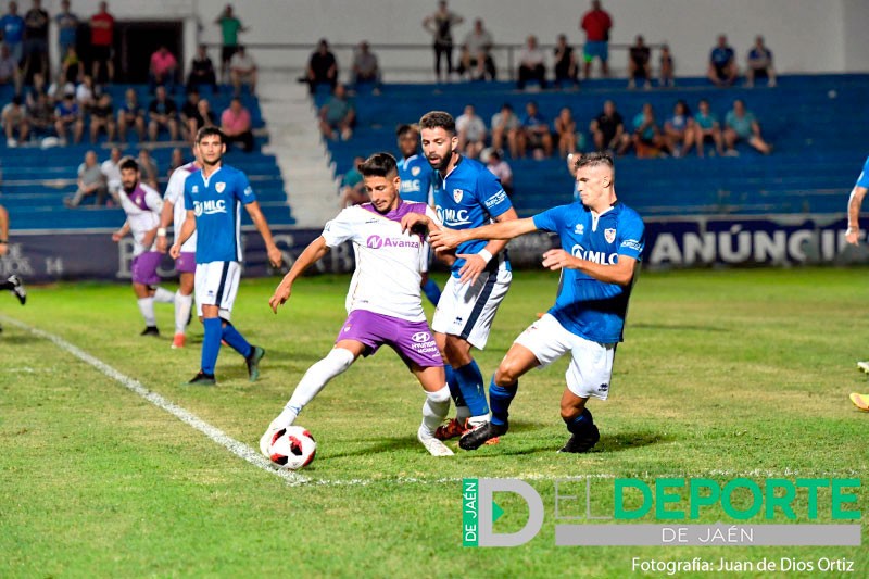 Amistoso de la pretemporada entre el Linares y el Jaén.