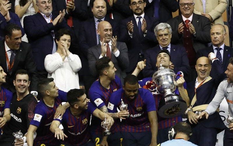 Luis Rubiales entrega la Copa del Rey de Fútbol Sala 2019