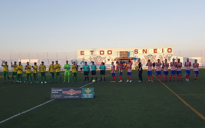 Jugadores del Montilla CF y Atlético Porcuna