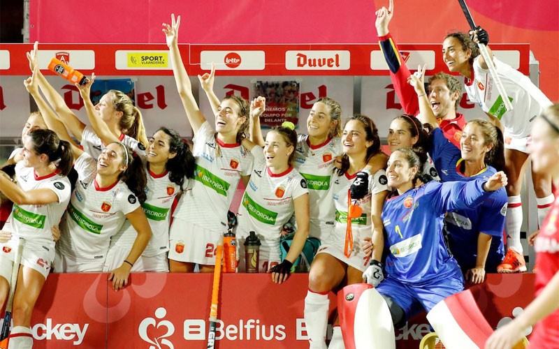 Carmen Cano y Mª Ángeles Ruiz, protagonistas con las Red Sticks Las Red Sticks celebran el pase a semifinales