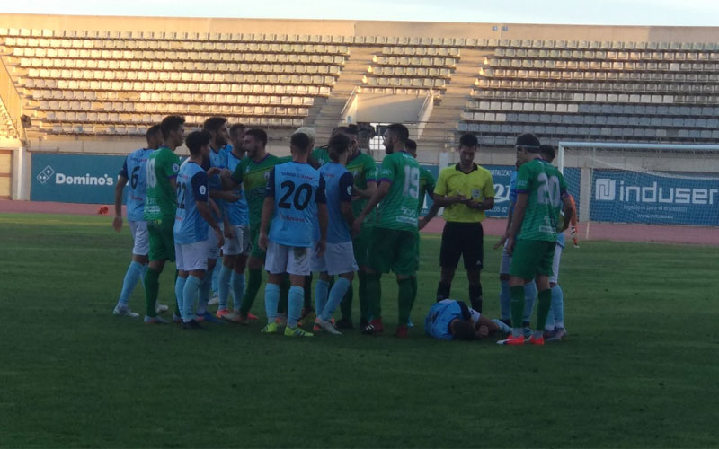 Jugadores de El Ejido y Mancha Real