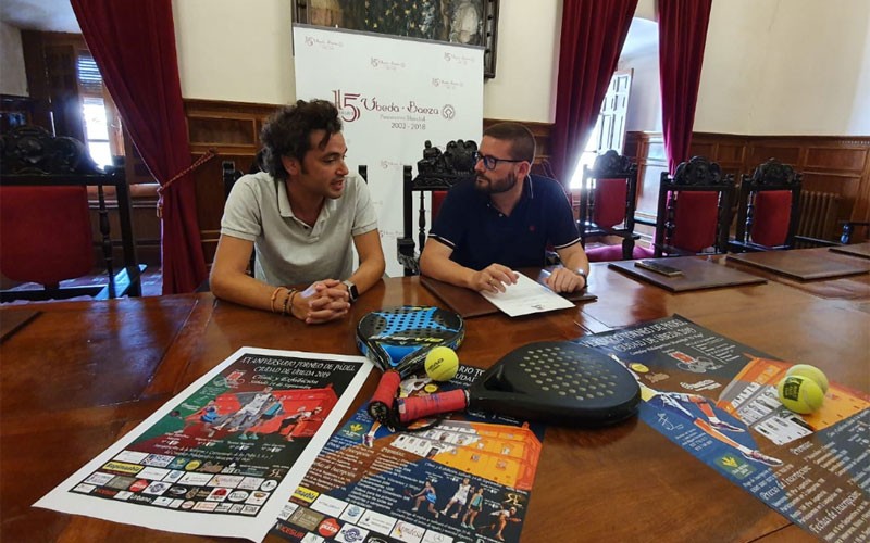 Organizadores del torneo durante la presentación