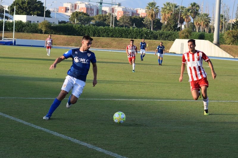 Jugada del partido entre el Almería B y el Linares Deportivo. Foto: Carlos Hugo.