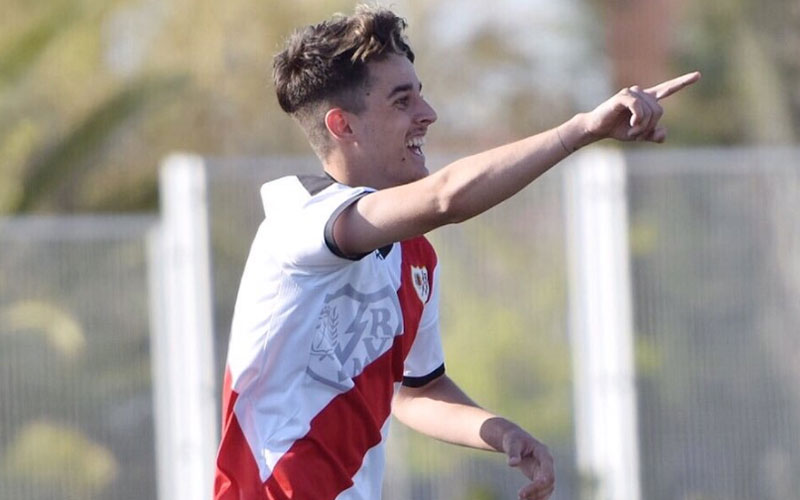 Álvaro Chumilla en un partido con el Rayo Vallecano