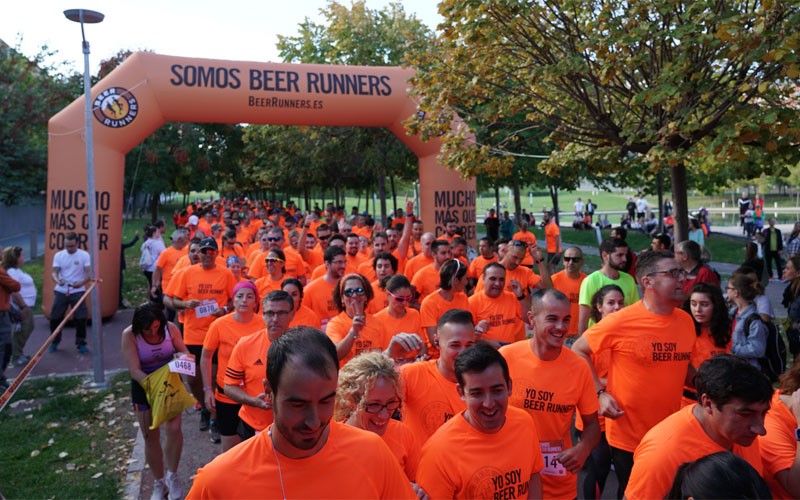 Corredores en la salida de Beer Runners Jaén