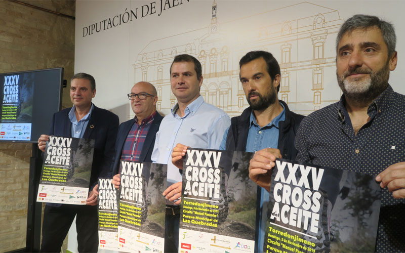 Autoridades en la presentación del XXXV Cross del Aceite de Torredonjimeno
