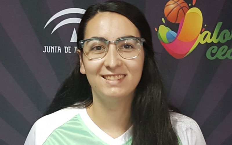 Esperanza Lara, árbitra de baloncesto jiennense