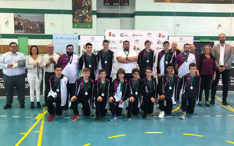 jugadores y técnicos de la selección jiennense de baloncesto infantil masculino