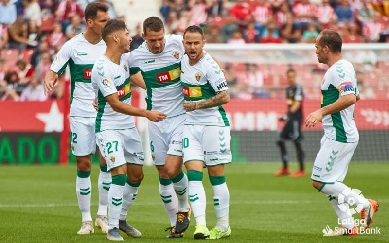 Iván Sánchez celebra un gol con el Elche