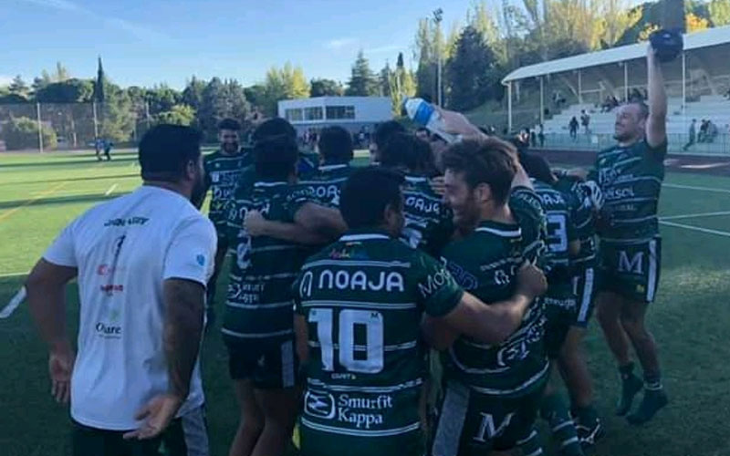Jugadores del Jaén Rugby celebran el triunfo