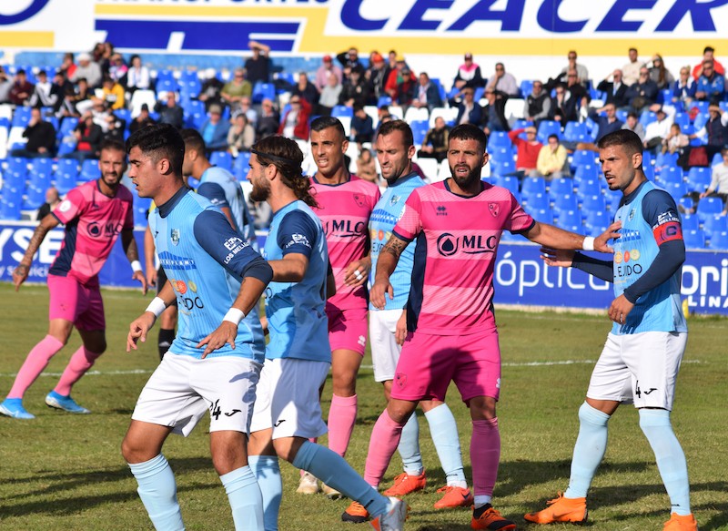 Jugada del partido entre el Linares Deportivo y El Ejido 2012