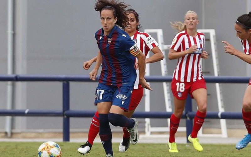 María Alharilla en un partido con el Levante Femenino