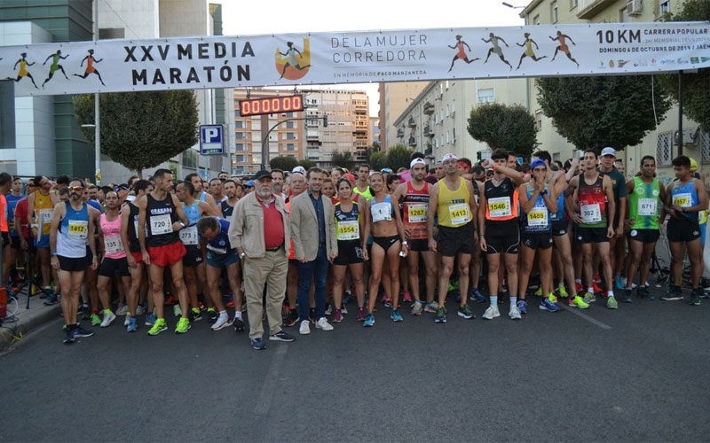 Corredores antes de la salida de la Media Maratón de Jaén