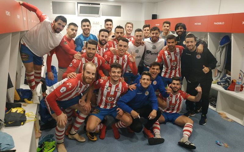 Jugadores del Torredonjimeno celebran la victoria