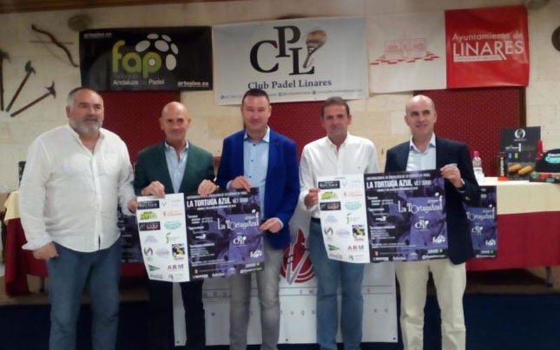 Autoridades en la presentación del internacional de padel de veteranos linares