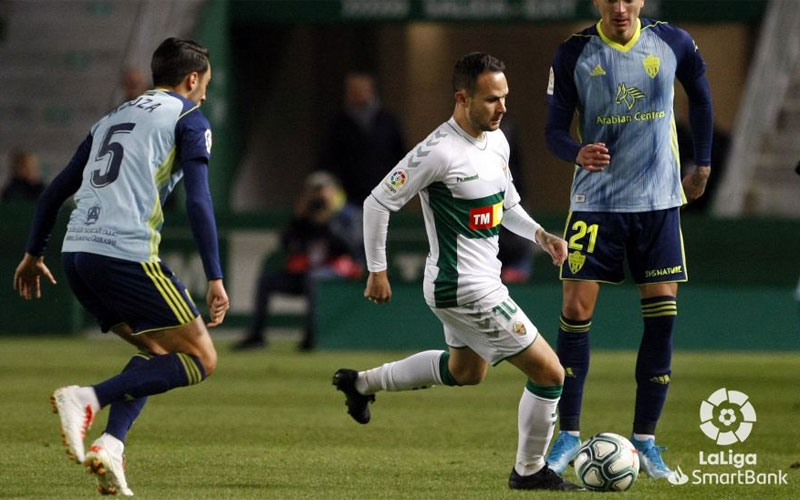 Iván Sánchez en un partido con el Elche