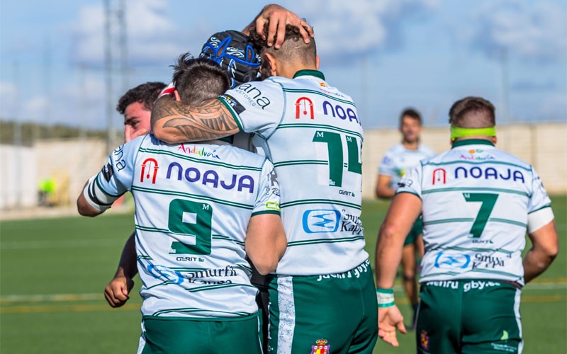 Jugadores del Jaén Rugby celebran un ensayo