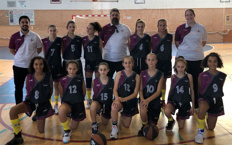 Jugadoras y técnicos de la selección jiennense de minibasket femenino