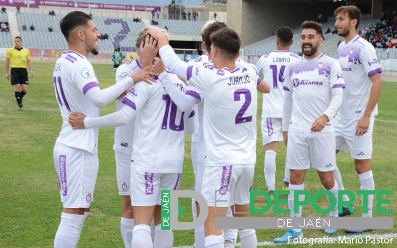 Jugadores del Real Jaén celebrando un gol