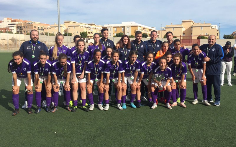 Jugadoras y técnicos de la selección femenina de Jaén sub-17 de fútbol