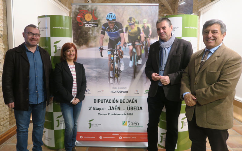 Autoridades durante la presentación de la etapa de la vuelta ciclista a andalucía entre jaén y úbeda