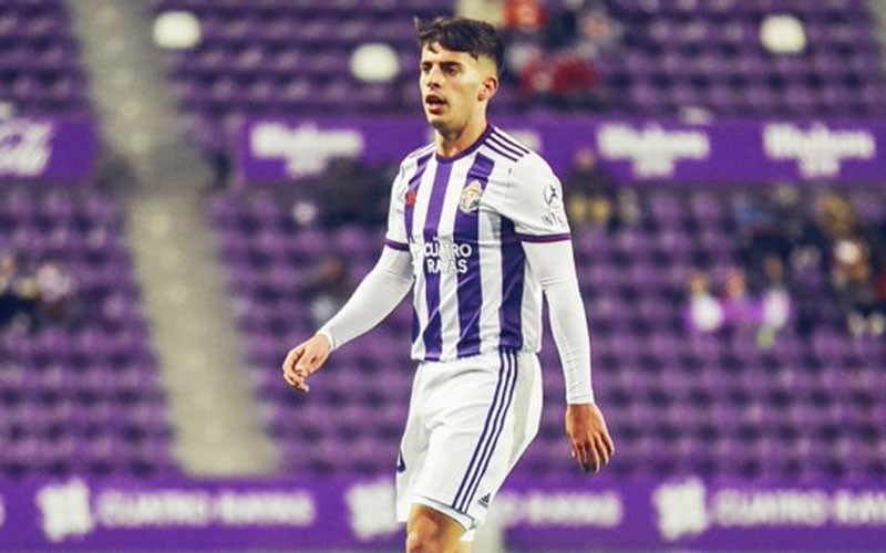 Álvaro Aguado en un partido con el Real Valladolid