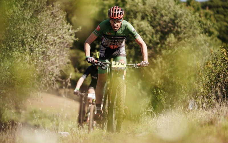 Un ciclista en la andalucia bike race