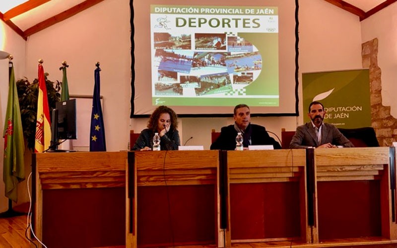 Autoridades de la diputación de jaén en la presentación del encuentro