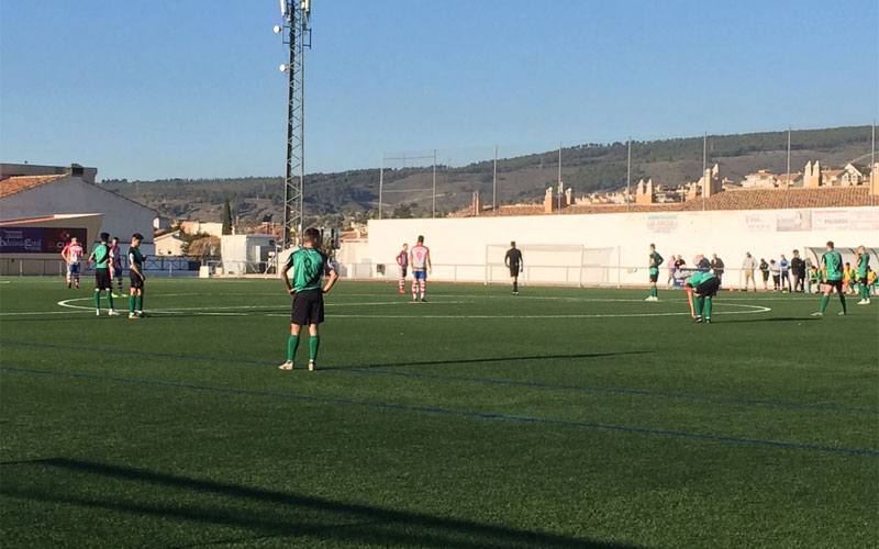 Imagen del inicio del partido entre Huétor Vega y torredonjimeno