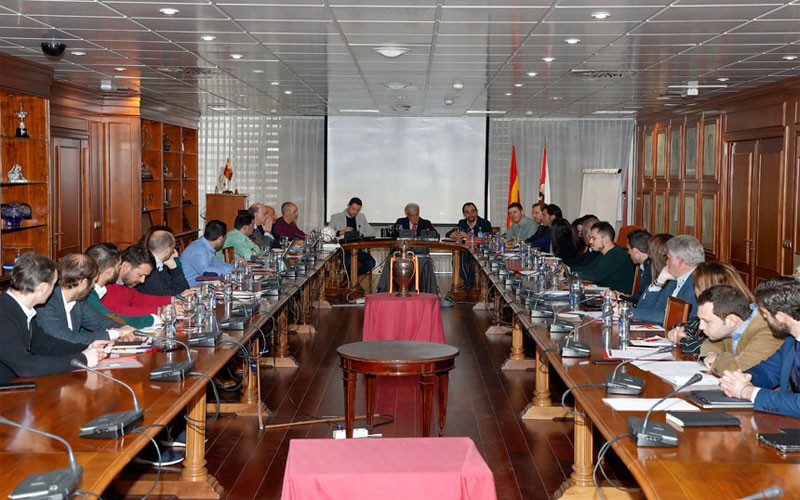 Representantes de clubes y RFEF durante la reunión sobre la Copa de España