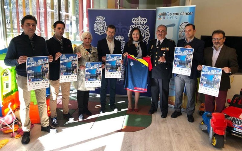 autoridades durante la presentación de carrera 091 de la policía nacional de jaén