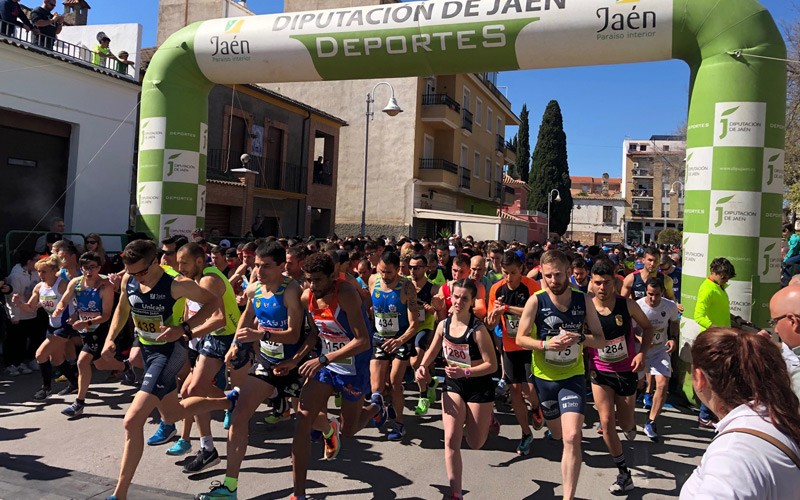 atletas tomando la salida en XX Carrera Urbana de San José de Mancha Real