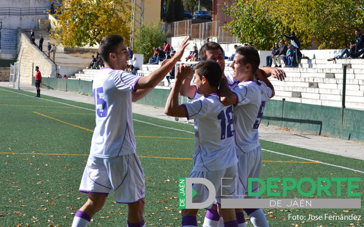 El Real Jaén B se da un homenaje frente a la Peña Los Compadres