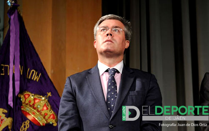 El Real Jaén impondrá su insignia de oro a Fernández de Moya