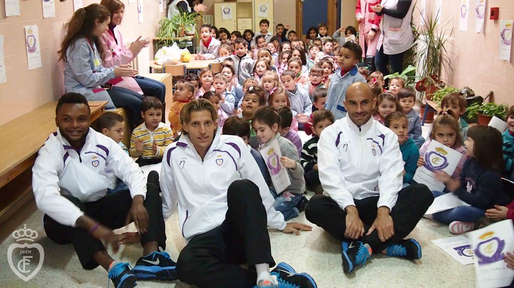 Quesada, Kitoko y Nando visitan al alumnado del CEIP Fuensanta de Villanueva del Arzobispo