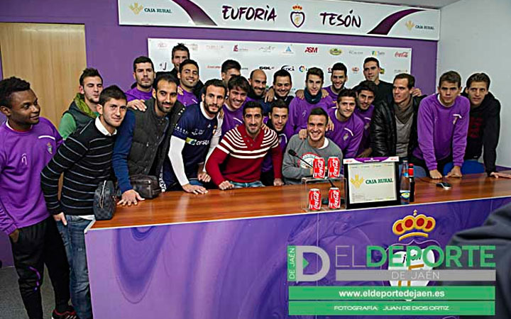 Emotiva y cariñosa despedida a Diego Cascón