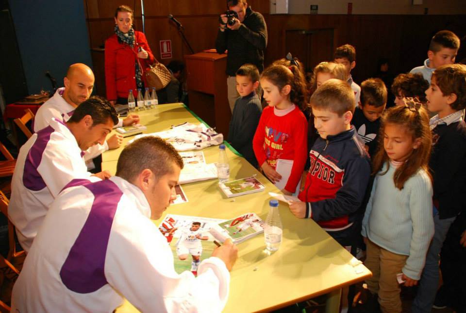 Curto, Gaitán y Quesada visitan al alumnado de Porcuna