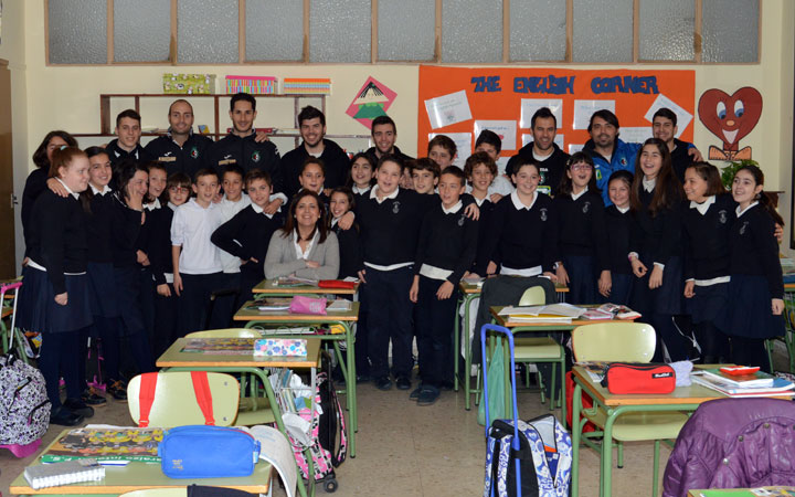 Escolares del Marcelo Spínola reciben la visita de jugadores del Jaén Paraíso Interior