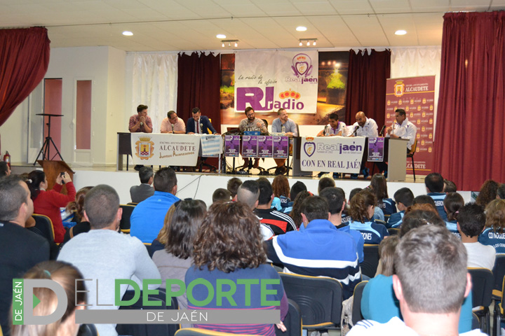 Noguerones disfruta de la visita de los jugadores del Real Jaén