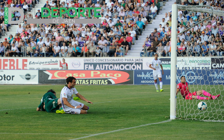 La Ponfe se aprovecha del titubeo del Real Jaén (la crónica)