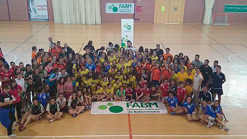 Unas 200 jugadoras se dieron cita en el I Día del Balonmano Femenino de la provincia