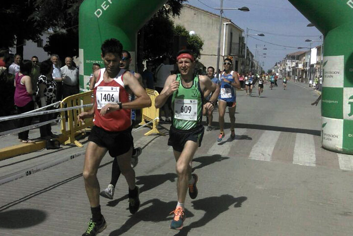 Lourdes González y Hafid Mhamdi vencen en la carrera popular de San Isidro