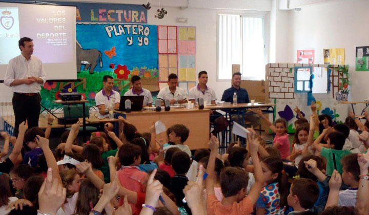 Toni, Israel Jerez, Dani Torres y Castillo visitan el CEIP Gloria Fuertes