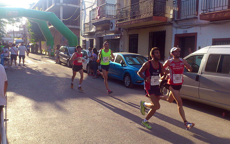 Jesús Gómez y Cynthia Ramírez vencen en la Carrera Popular de Santiago