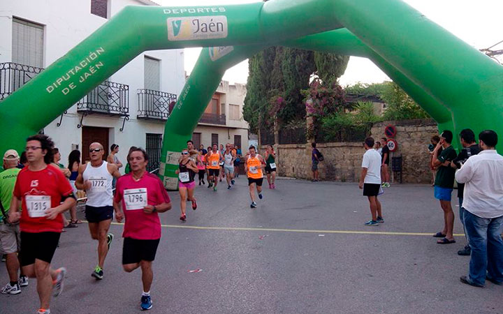 Más de 400 atletas participaron en la 14ª Carrera Popular celebrada en Mengíbar