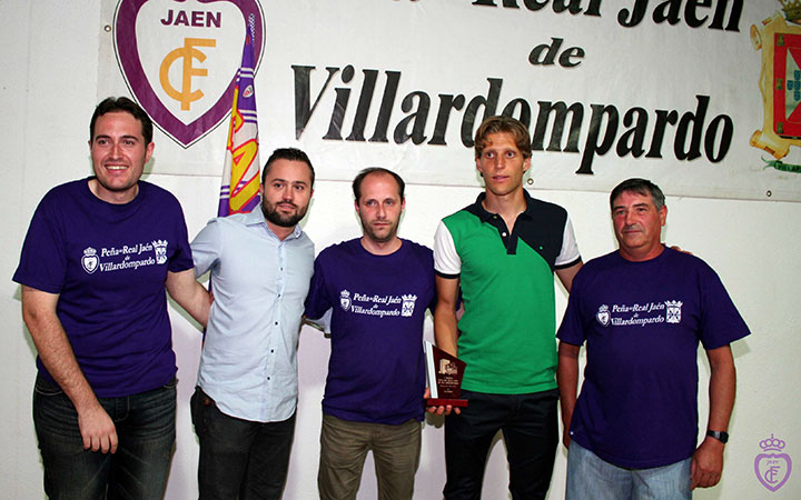 Nando recibió el Premio de la Peña de Villardompardo